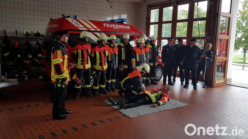 Neun Feuerwehrleute aus Eslarn, Burgtreswitz, Moosbach und Tröbes bestehen die Modulare Trupp Ausbildung (MTA). Verschiedene Übungen galt es dabei zu meistern. Bild: gi