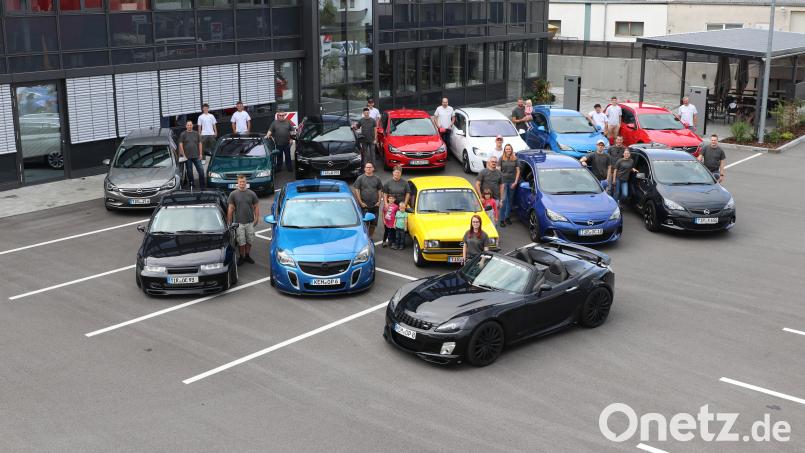 Fototermin für den Opelclub Waldsassen auf dem Kassecker-Firmengelände. Bild: kro