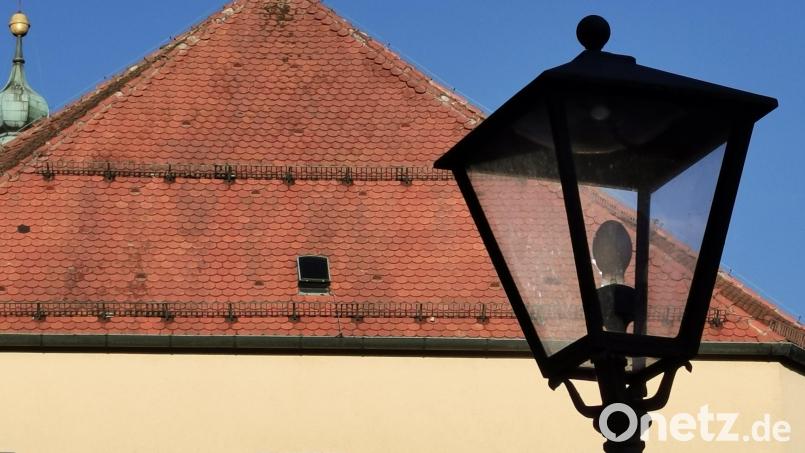 Die dekorativen Laternen in der Altstadt bleiben bei der Umrüstung der Straßenbeleuchtung erhalten. Sie werden mittels Umbausatz zu LED-Leuchten. Bild: Portner