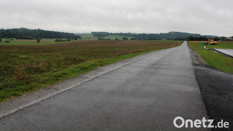 Die Trasse für eine der drei Erschließungsstraßen im neuen Gewerbe- und Industriegebiet ist schon vorgegeben. Bild: stg