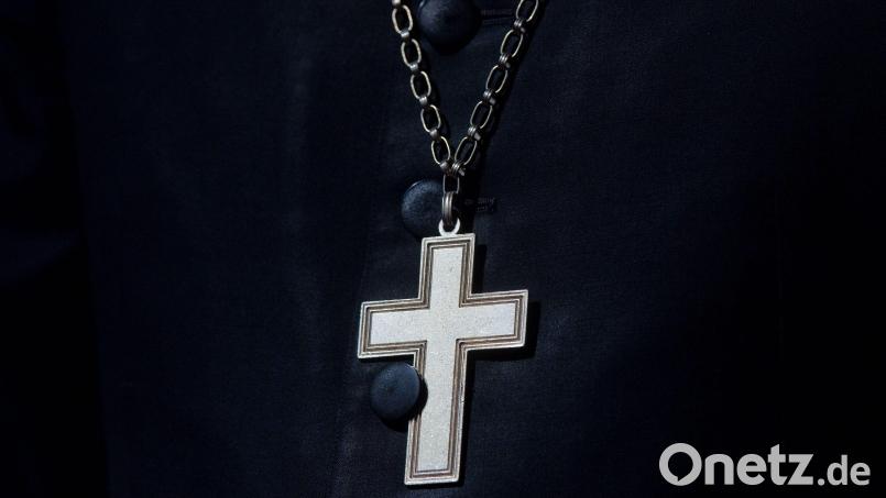 Nun hat die Disziplinarkammer der bayerischen Landeskirche entschieden. Symbolbild: Julian Stratenschulte/dpa
