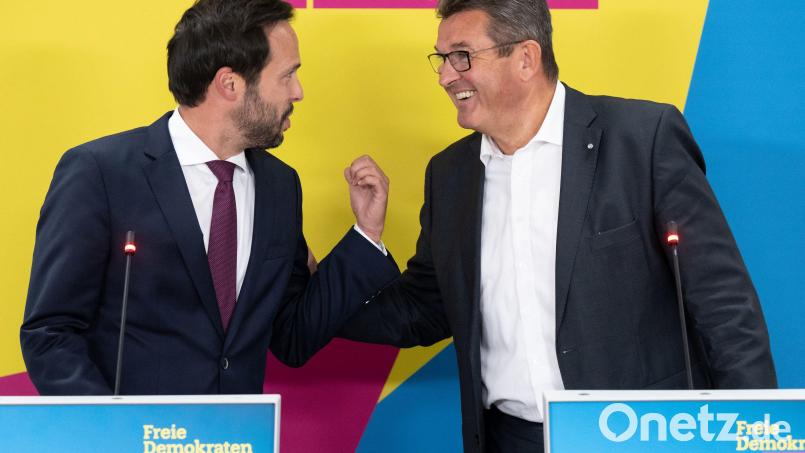 Martin Hagen (links), Fraktionsvorsitzender der FDP im Bayerischen Landtag, und Franz Josef Pschierer, ehemaliger CSU-Politiker und früherer bayerischer Wirtschaftsminister. Bild: Sven Hoppe/dpa