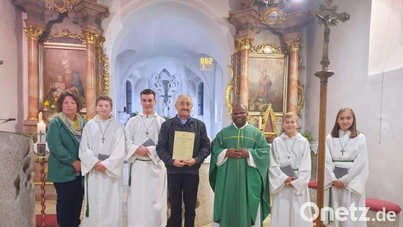 Im Etsdorfer Pfarrgemeinderat geht mit der Verabschiedung von Josef Zizler und Marion Koch eine Ära zu Ende. Bild: exb