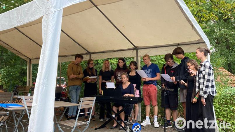 Musikalische Unterhaltung bieten die jungen Naturfreunde aus Weiden und Tschechien in Veitshöchheim. Bild: Arbeit und Leben in Bayern/exb