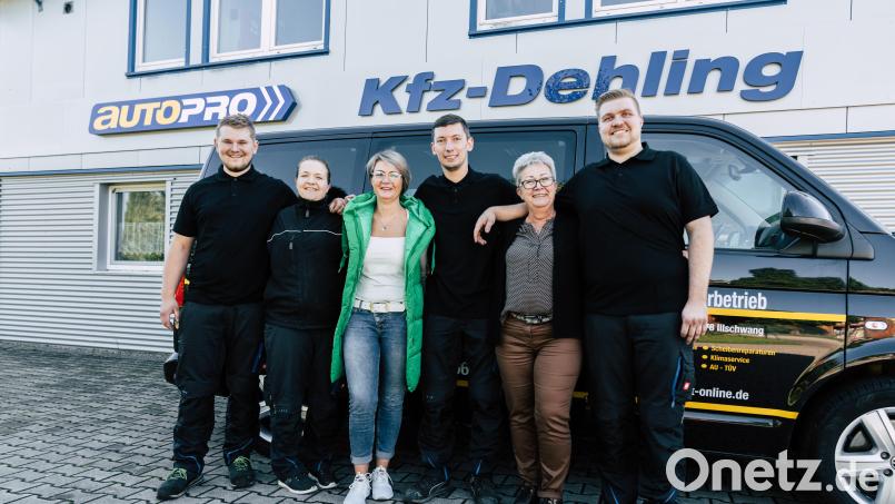 Das Team von Kfz-Dehling (von links): Lehrling Lukas Heil, Anja Lutter-Dehling, Manuela Reindl, Matthias Pöllinger, Margit Dehling und Tobias Reindl. Bild: no