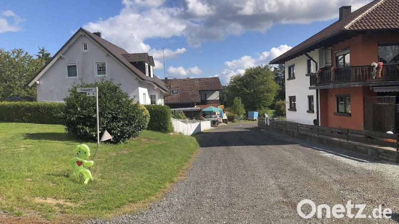 Mit dem Fahrbahn-Seitenast, hinunter zum &quot;Dorfstüberl&quot; am Straßenende, startet der Markt Wiesau einen zweiten Versuch, um in den Genuss der ELER-Förderung zu kommen. Bild: wro