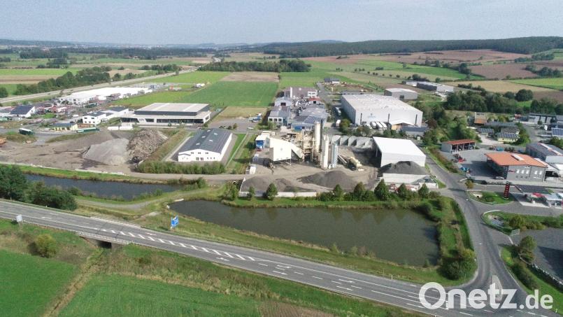 Im Bereich hinter den Regenrückhaltebecken muss wegen Änderungen in der Straßenführung der Flächennutzungsplan &quot;Gewerbe- und Industriegebiet Obere Tratt&quot; geändert werden. Bild: bey