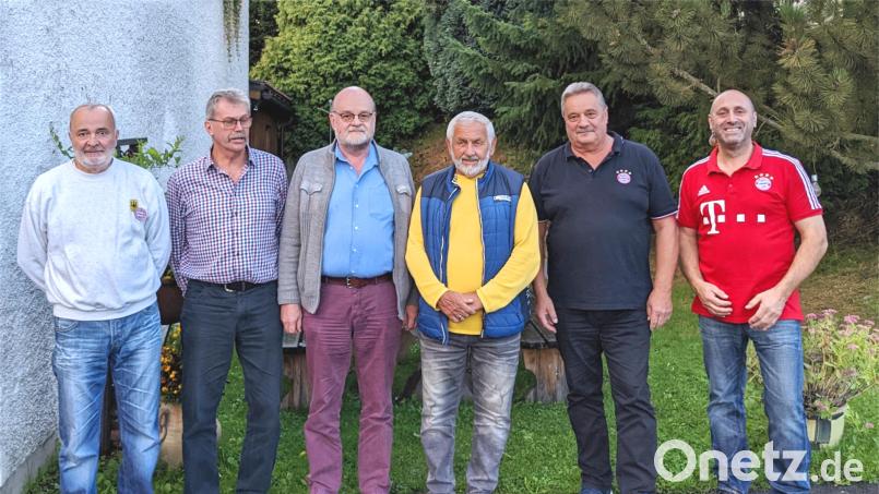 Auf dem Bild (von links) Zweiter Vorsitzender Franz Bauer jun., Norbert Härtl, Roland Lochner, erstplatzierter Reinhold Wegmann, Dieter Döppl und Vorsitzender Andreas Wittmann. Bild: njn
