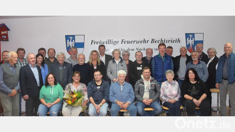 Zahlreiche Ehrungen stehen beim nachgeholten &quot;60-Jährigen&quot; der Siedlergemeinschaft an. Erich Gallitzendorfer (sitzend, Mitte) ist seit 50 Jahren Mitglied. Bild: fz
