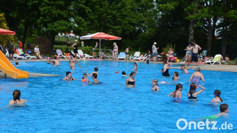 Ein Besucheraufkommen wie vor Corona gab es in der Saison 2022 im Freibad Mitterteich. Gezählt wurden fast 40 000 Gäste. Archivbild: jr
