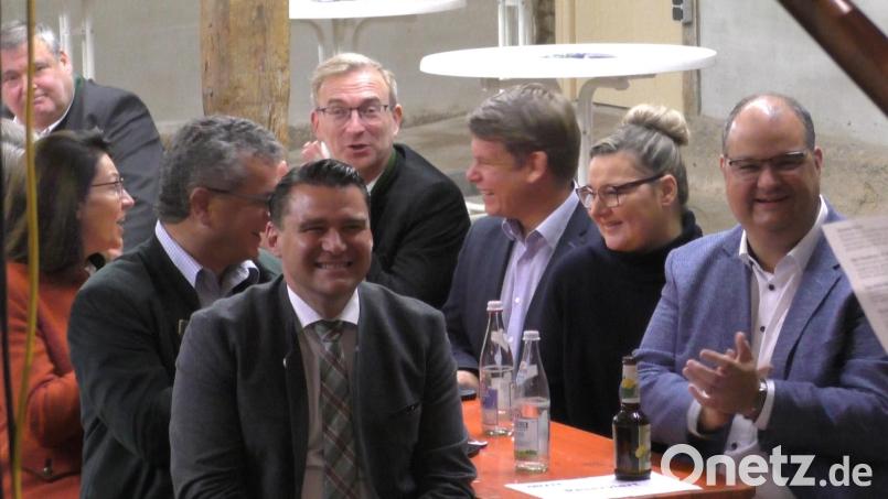 Das Comedy-Duo „Schmarrnkerl&amp;Funkerl“ sorgte beim politischen Frühschoppen der Mittelstandsunion für viele Lacher im Publikum. Bild: Fabian Borkner/exb