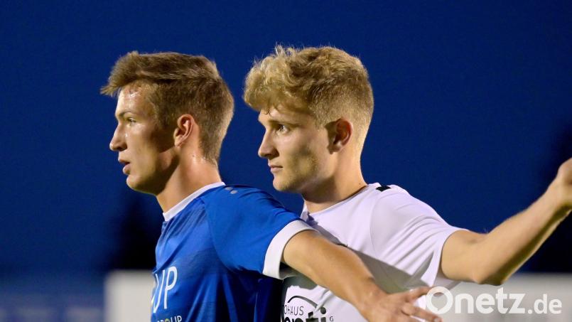 Stefan Pühler (links) in Aktion: Wie bereits zwei Wochen vorher gegen den FC Eintracht Bamberg erzielte der 16-Jährige zuletzt auch gegen Don Bosco Bamberg zwei Treffer. Insgesamt hat der Youngster bereits fünf Tore in der Bayernliga auf seinem Konto. Bild: Werner Franken