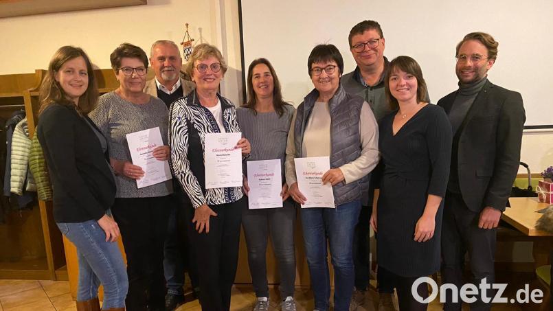 Den geehrten FU-Mitgliedern gratulierten auch Kreisverbandschefin Susanne Reithmayer, Bürgermeister Ludwig Biller (von links) sowie die CSU-Vorsitzenden Severin Hirmer und Thomas Schönberger. Bild: bk