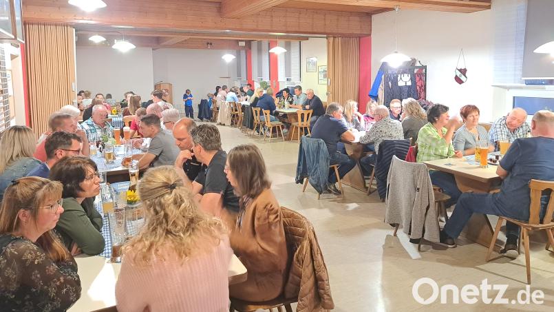Oktoberfest beim FC Dießfurt bedeutet ein &quot;volles Haus&quot; im Sportheim.. Bild: fs