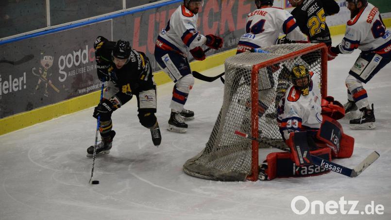 Die Wild Lions aus Amberg gegen die Sharks aus Kempten. Da ging es in der Vergangenheit mitunter zur Sache, wie hier beim Spiel im März 2022. Archivbild: brü