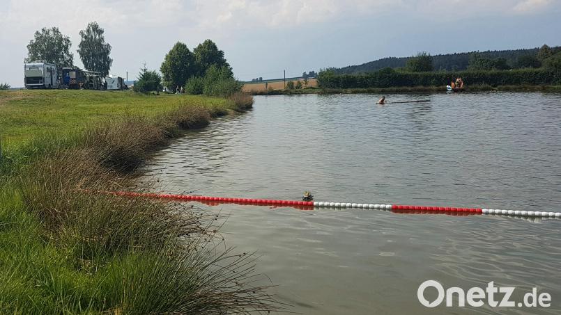Große Wohnwagen sind keine Seltenheit am Badeweiher Tröbes. Bild: gi