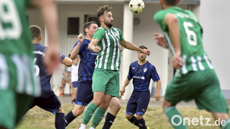 Ob Landesliga, Bezirksliga oder Kreisliga – Köferings Spielertrainer Dennis Kramer ist seit Jahren ein Torgarant. Und trotzdem stellt seine Mannschaft nach zehn Spieltagen die nach Zahlen schwächste Offensive. Nun geht es für ihn und sein Team zur DJK Seugast, die bereits 30 Gegentore kassiert hat. Archivbild: Hubert Ziegler