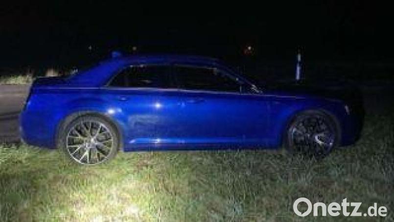 Mit diesem hochmotorisierten Chrysler war der US-Soldat unterwegs. Die Polizei konnte ihn bei Vilseck stellen. Bild: Polizei Auerbach