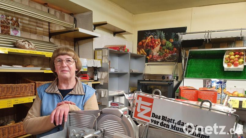 Franziska Sommer in ihrem Lebensmittelgeschäft in Neunkirchen – einem klassischen &quot;Tante-Emma-Laden&quot;. Bild: Lowak