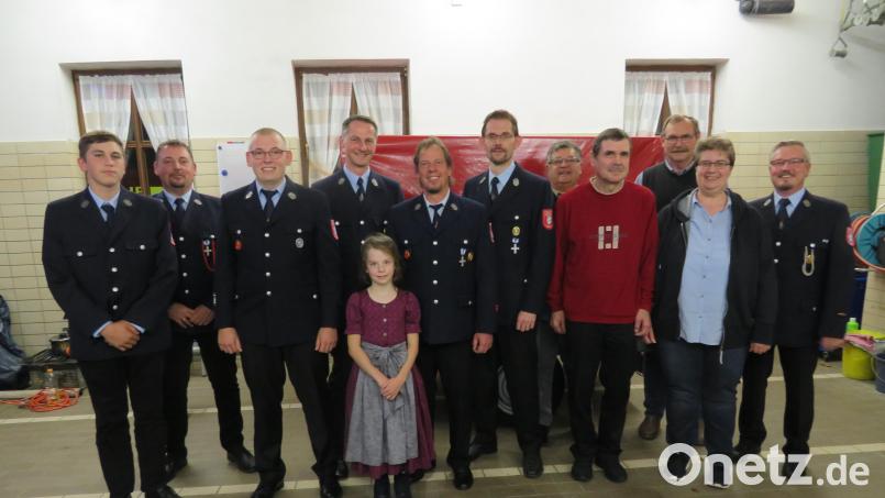 Langjährige und aktive Vereinsmitglieder bei der Jahreshauptversammlung: (von links) Domenic Miedaner, Markus Ludwig, Daniel Ludwig, Markus Hausner, Elena Federlein, Andreas Lachnit, Andreas Bauer, Gerhard Ludwig, Walter Kunzendorf, Johann Scheidler, Monika Kunzendorf, Gerd Kraus. Bild: adj