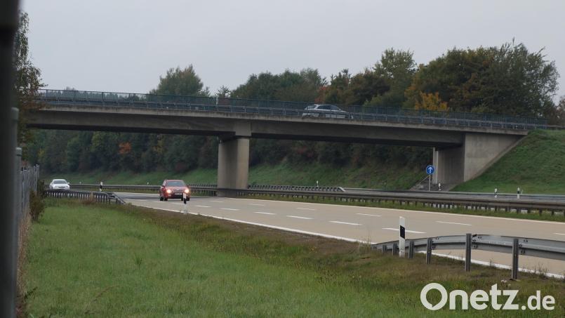 Während der Verkehr auf der A 6 uneingeschränkt passieren kann, trifft eine ab heute kommende Vollsperrung alle Teilnehmer, welche über die Autobahnbrücke weiterkommen wolle. Bild: fjo