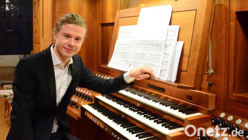 Michael Heindl an der Orgel in der Michaelskirche. Bild: Kunz