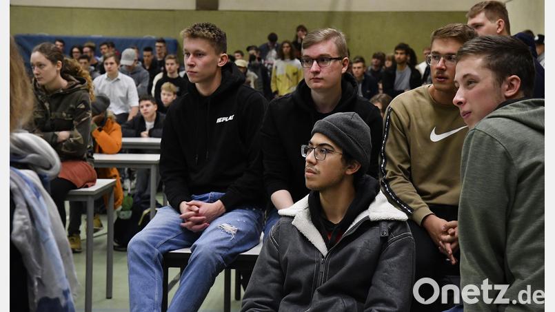 In Amberg haben am 4. Oktober 407 junge Frauen und Männer mit dem Studium an der Ostbayerischen Technischen Hochschule begonnen. Bild: Petra Hartl