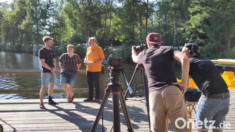 Zum Dreh am Großen Weiher in Plößberg waren die Jugendbeauftragten eingeladen. Bild: Christina Ponader/Netzwerk Inklusion/exb