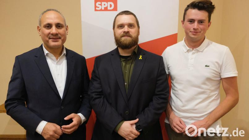 Ein für die Jusos nicht alltägliches Thema präsentierte Ortsvorsitzender Lukas Plößl (rechts) mit dem Vortrag von Stefan Oska (Mitte) über die Bundeswehr. Auf großes Interesse stieß der zweite Teil seines Vortrags zum Thema Krieg in der Ukraine. Hierzu nahm auch Europaabgeordneter Ismail Ertug (links) Stellung. Bild: usc