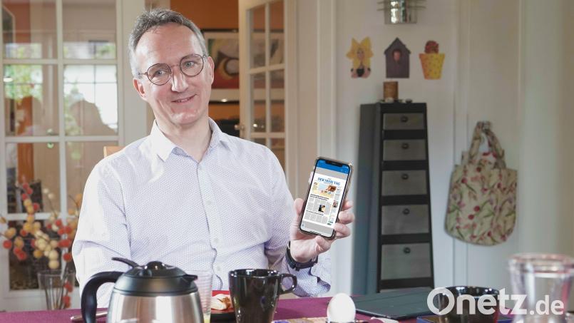 Als E-Paper auf dem Smartphone ist die Zeitung überall dabei. Bild: Marina Gube