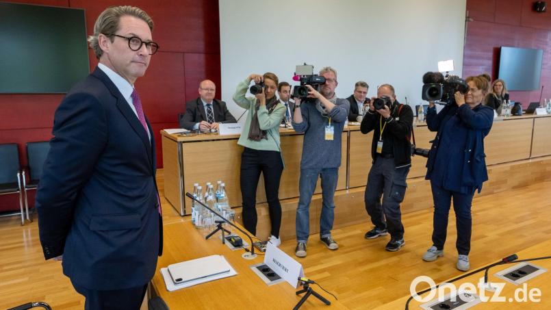 Andreas Scheuer (CSU), Ex-Bundesverkehrsminister, nimmt als Zeuge im bayerischen Landtag an der Sitzung des Masken-Untersuchungsausschusses teil. Bild: Peter Kneffel/dpa