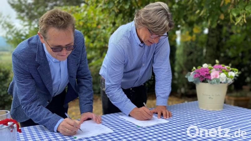 In der Toskana wurde die Zusammenarbeit zwischen dem Klinikum St. Marien Amberg und den Brüdern Lo Franco besiegelt. Bild: Houschka