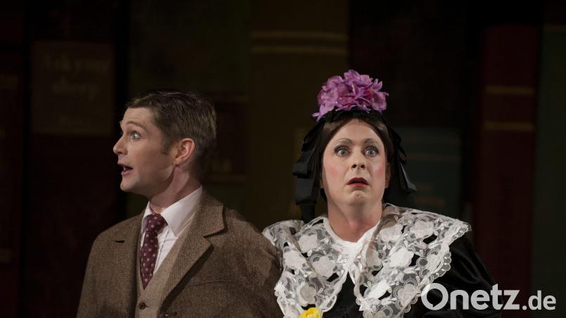 Ein Szenenfoto aus Charleys Tante. Das berühmte Stück ist in Amberg als Operette zu sehen. Bild: Sabina Tuscany/exb