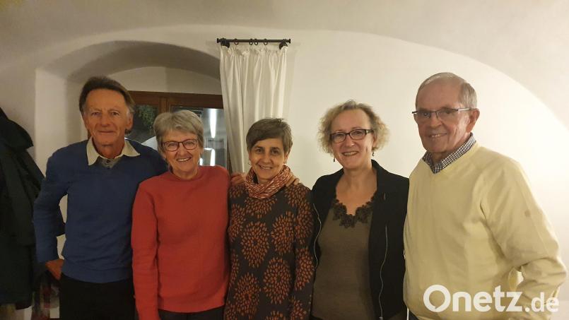 Der neue Vorstand des Freundeskreises Périgueux (von links): Eugen Burger, Herta Hummel, Vorsitzende Anne-Marie Brey, Elisabeth Engelhard und Erwin Schmidt. Bild:  Chiara Haubelt/Freundeskreis Périgueux/exb