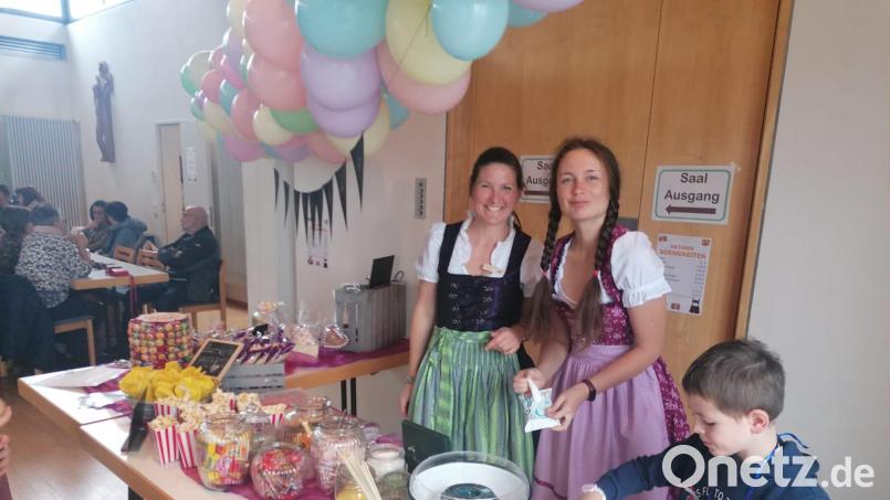 Viele Besucher feiern mit dem Katholischen Frauenbund Rothenstadt ein &quot;Fest im Oktober&quot;. Bild: Karin Feneis/exb