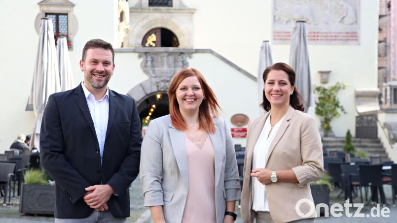 Martina Greiner (Mitte) ist die neue Innenstadtmanagerin Weidens. Mit Wirtschaftsförderer Fabian Liedl (links) und,Stadtmarketing-Geschäftsführerin Andrea Schild-Janker arbeitet sie eng zusammen. Bild: Stadtmarketing Weiden/exb