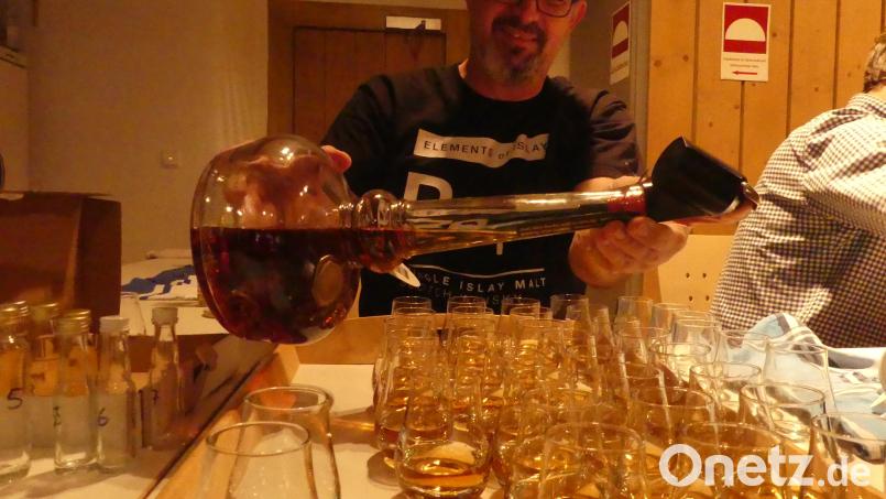 Mit einer ungewöhnlichen Flaschenform hatte es der Whisky-Keeper beim „Willett Pot Still Reserve“ zu tun. Bild: rn