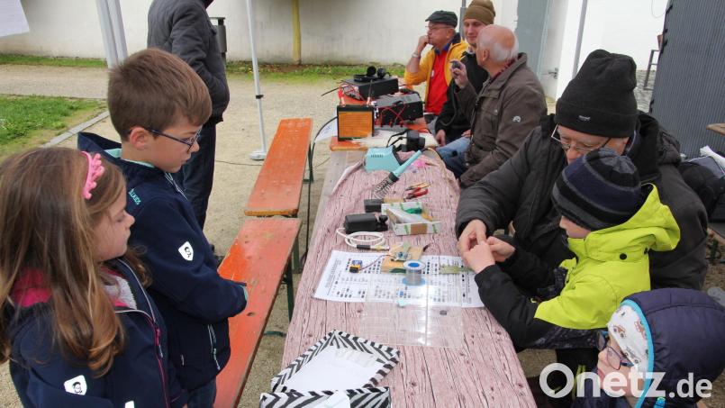 Der &quot;Maus-Türöffner-Tag&quot; bei den Stiftland-Amateurfunkern in Waldsassen stieß trotz regnerischen Wetters auf großes Interesse. Bild: kro