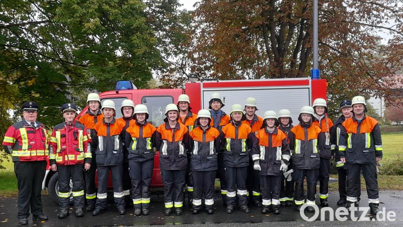 Zwei Gruppen der Feuerwehr Beidl stellten sich der Leistungsprüfung „Gruppe im Löscheinsatz“. Die Prüfung nahmen Roland Frank, Klaus Schicker und Willi Horn ab. Bild: Michael Vollath/exb