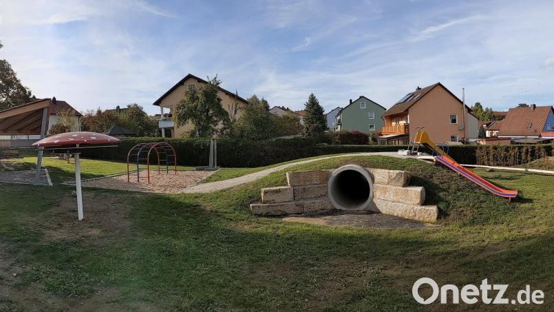 Der Spielplatz in der Windischkapellenstraße ist nun fertig. Am Samstag feiert die CSU Erbendorf, deren Mitglieder die Anlage hergerichtet haben, ein kleines Einweihungsfest. Bild: ckl