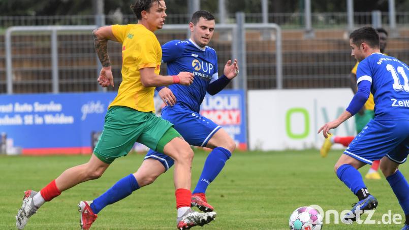 Alles im Griff hatten Stefan Graf (Mitte) und Moritz Zeitler (rechts) beim 4:1-Sieg im letzten Heimspiel gegen Don Bosco Bamberg. Gegen den TSV Abtswind will die SpVgg SV Weiden erneut einen Heimdreier landen. Bild: Büttner, Gerhard