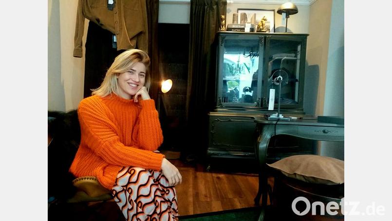 Das ist nicht der Blick in das Wohnzimmer von Leonie Schultes, sondern in ihren neuen Laden für Männermode und Accessoires an der Georgenstraße. Die 22-Jährige war vor ihrer Selbstständigkeit Einrichterin in einem Möbelhaus. Bild: tk