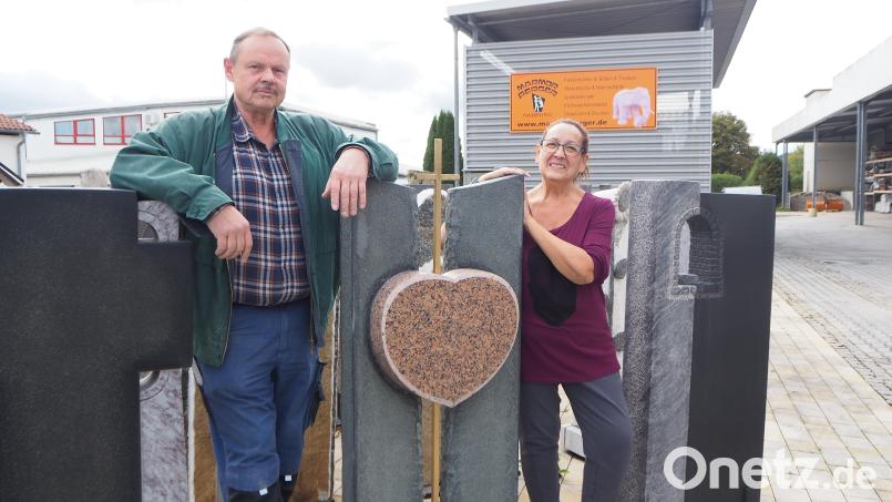 Schwerer Abschied von einem Lebenswerk: Ende November ist Schluss mit "Marmor Berger" im Nabburger Gewerbegebiet. Doch noch wartet viel Arbeit auf Alexander Berger und seine Frau Monika. Bild: bl