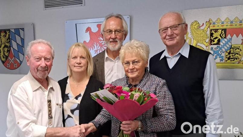 Als starke Gemeinschaft im BBV-Kreisverband Weiden/Neustadt präsentiert sich der Seniorenkreis mit (von links) Ehrenkreisobmann Erich Schieder, der neuen Seniorenbeauftragten Josefine Kick sowie Hans Winter und den scheidenden Vorstandsmitgliedern Inge Schieder und Josef Wittmann. Bild: le