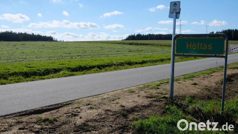 Südlich des Ortsteiles Höflas stellt ein Landwirt auf grüner Wiese Grundstücke für einen Solarpark mit 12 Hektar Größe zur Verfügung. Investor ist die Firma Voltgrün Energie. Mit einem Grundsatzbeschluss startet der Marktgemeinderat das Bauleitverfahren. Bild: do