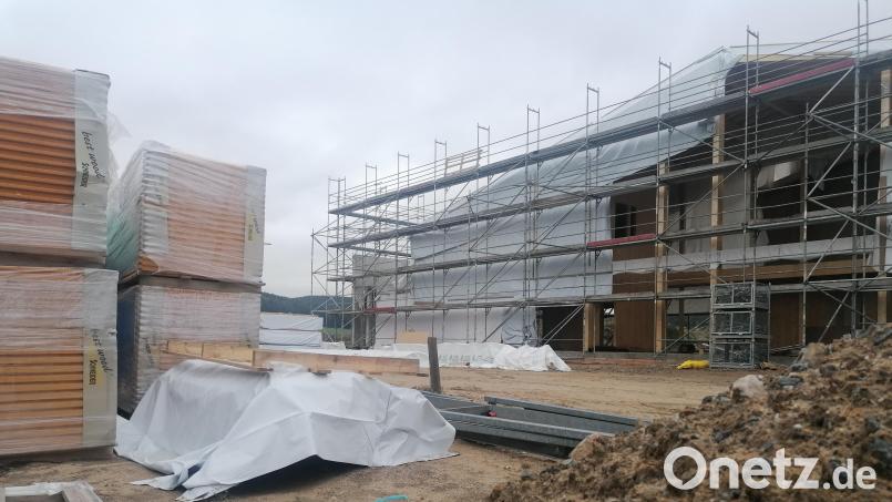 In Diendorf wird momentan eine neue Kita gebaut. Dafür musste der Stadtrat nachträglich noch Kosten genehmigen. Bild: wrl