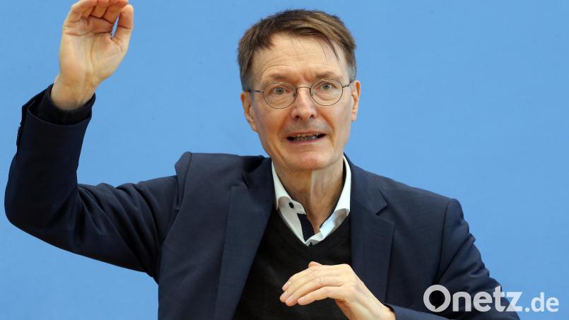 Karl Lauterbach (SPD), Bundesgesundheitsminister, äußert sich im Haus der Bundespressekonferenz zum aktuellen Infektionsgeschehen. Er warnt vor einer Herbst- und Winterwelle. Bild: Wolfgang Kumm/dpa