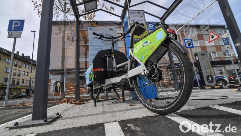 Seit Mai nimmt die Stadt Marktredwitz bei dem bayerischen Modellversuch teil: Die Bürger können zehn Lastenfahrräder ausleihen, um damit ihre Alltagserledigungen zu machen. Bild: Florian Miedl/fph