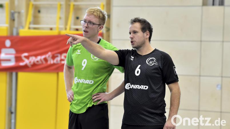 Florian Birner (rechts), Spielertrainer des VC Amberg, und Tim Schneider (links) auf der Überholspur. Archivbild: Hubert Ziegler