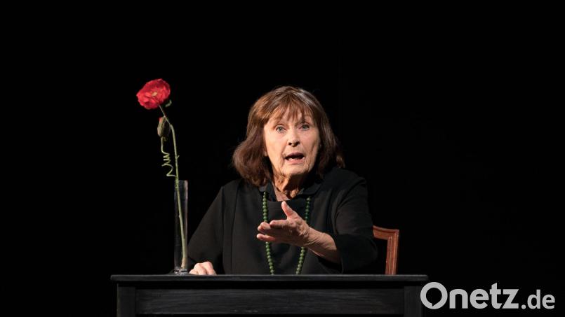 Schauspielerin Brigitte Grothum in der Rolle der Goebbels-Sekretärin Brunhilde Pomsel Bild: DERDEHMEL/Urbschat/exb